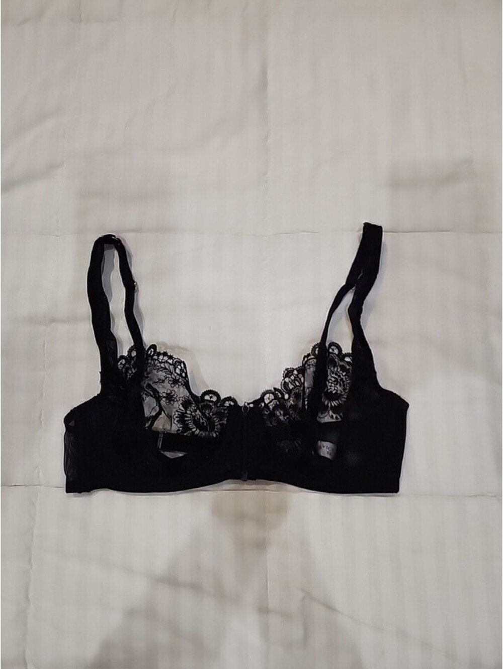 VICTORIA SECRET Embroidery WOMENS Exclusive Of Trims BRA Sz 34C Balconet R70817